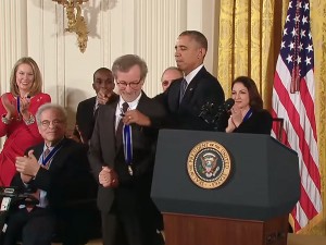 スティーヴン・スピルバーグ監督が大統領自由勲章を受章