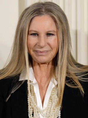 歌手バーブラ・ストライサンドが大統領自由勲章を受章