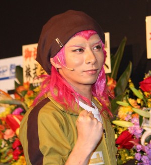 『スーパーダンガンロンパ2 THE STAGE～さよなら絶望学園～』囲み取材に出席したいしだ壱成