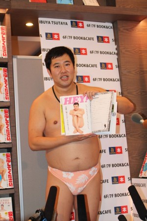 「安心してください、はいてますよ。」出版記念イベントに出席したとにかく明るい安村