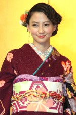 河北麻友子、オスカープロモーション晴れ着撮影会にて