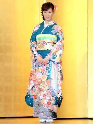 花岡なつみ、オスカープロモーション晴れ着撮影会にて