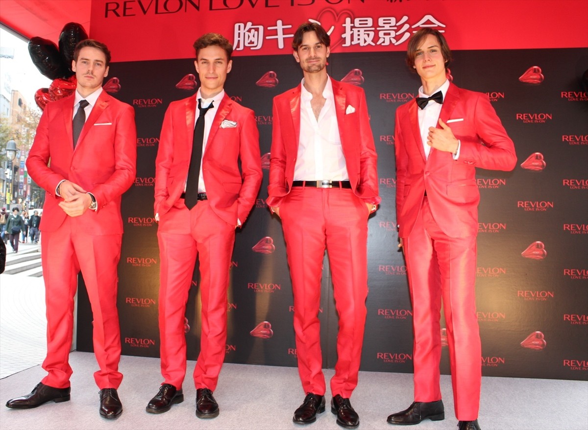 “ハンコ大好き仏モデル”ロマくん、王子様キスで魅了　好みの女性は「痩せてて親切」