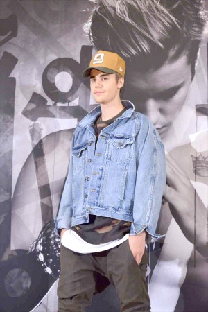 「パーパス」発売＆大ヒット記念合同質問会に登場したジャスティン・ビーバー