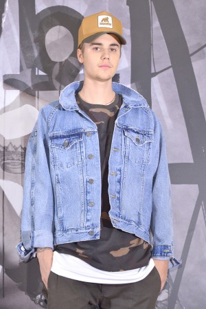 「パーパス」発売＆大ヒット記念合同質問会に登場したジャスティン・ビーバー