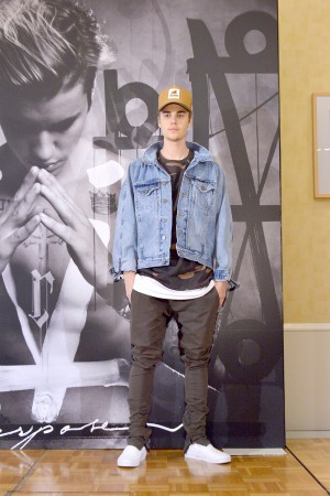 「パーパス」発売＆大ヒット記念合同質問会に登場したジャスティン・ビーバー