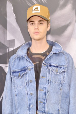 「パーパス」発売＆大ヒット記念合同質問会に登場したジャスティン・ビーバー