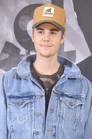 「パーパス」発売＆大ヒット記念合同質問会に登場したジャスティン・ビーバー