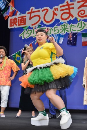 『映画ちびまる子ちゃん イタリアから来た少年』完成披露舞台挨拶に登壇した渡辺直美