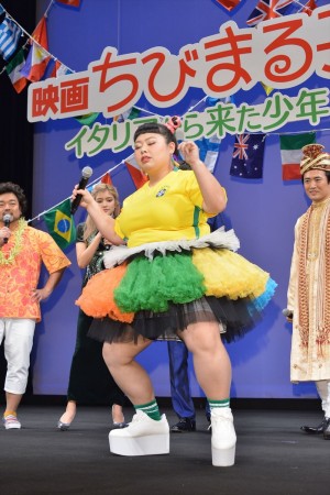 『映画ちびまる子ちゃん イタリアから来た少年』完成披露舞台挨拶に登壇した渡辺直美