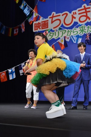 『映画ちびまる子ちゃん イタリアから来た少年』完成披露舞台挨拶に登壇した渡辺直美