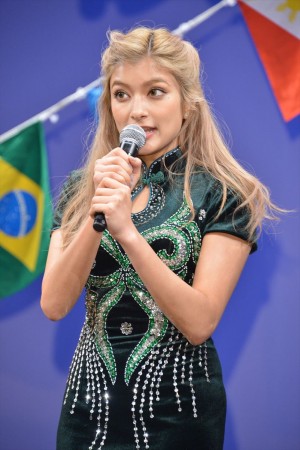 『映画ちびまる子ちゃん イタリアから来た少年』完成披露舞台挨拶に登壇したローラ