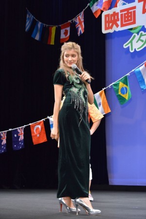 『映画ちびまる子ちゃん イタリアから来た少年』完成披露舞台挨拶に登壇したローラ