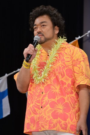 『映画ちびまる子ちゃん イタリアから来た少年』完成披露舞台挨拶に登壇したパパイヤ鈴木