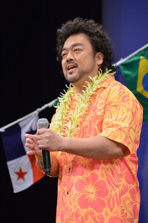 『映画ちびまる子ちゃん イタリアから来た少年』完成披露舞台挨拶に登壇したパパイヤ鈴木