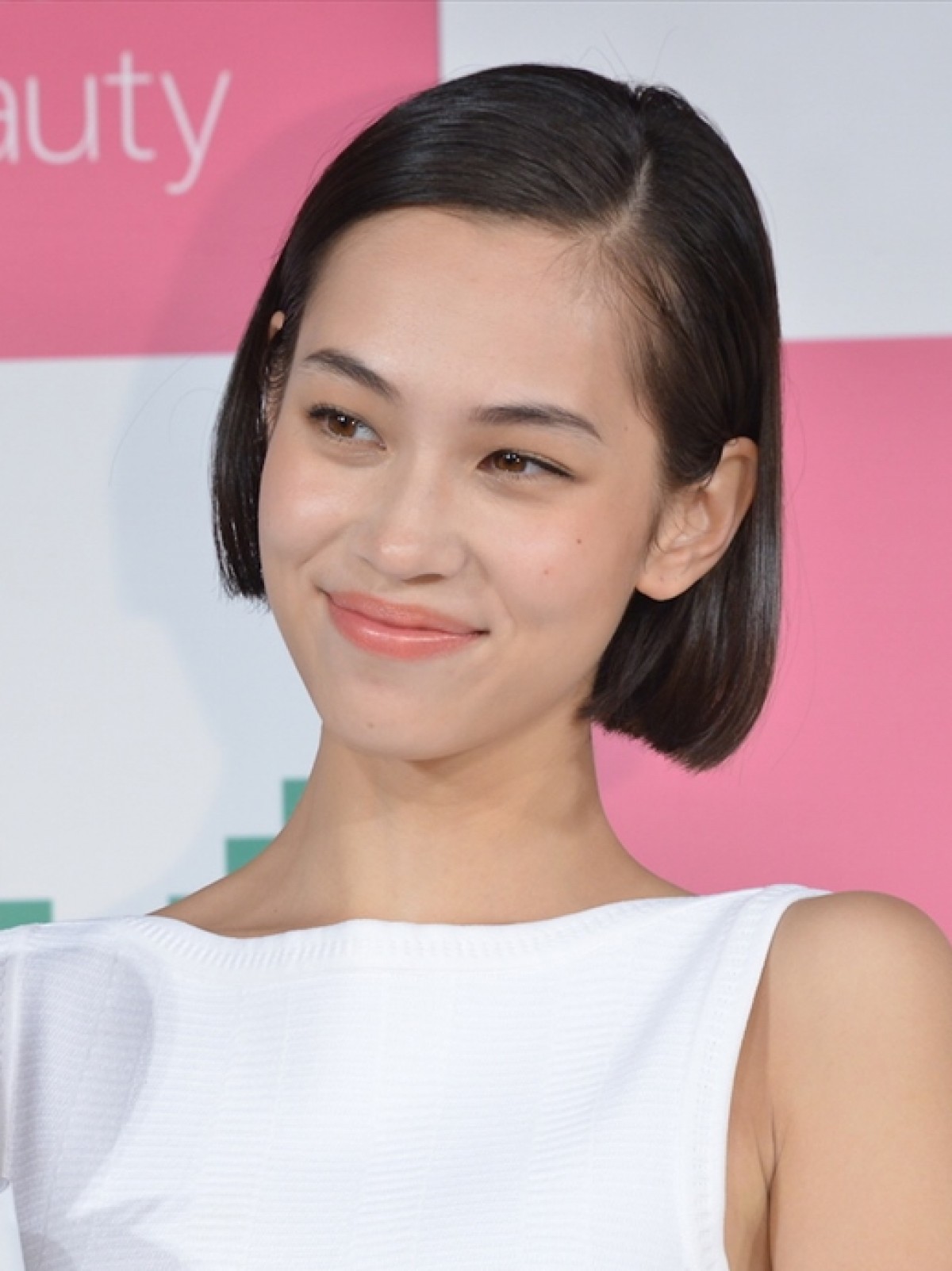 「キレイを贈るクリスマス」カフェオープニングイベントに登場した水原希子