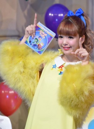 藤田ニコル、『インサイド・ヘッド』ツリー点灯式にて