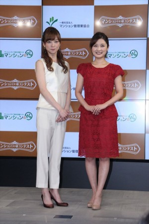 「マンションいい話コンテスト2015」表彰式に出席した吉澤ひとみ、石川梨華