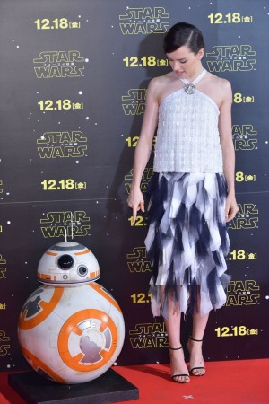 デイジー・リドリー、『スター・ウォーズ／フォースの覚醒』ジャパンプレミアにて