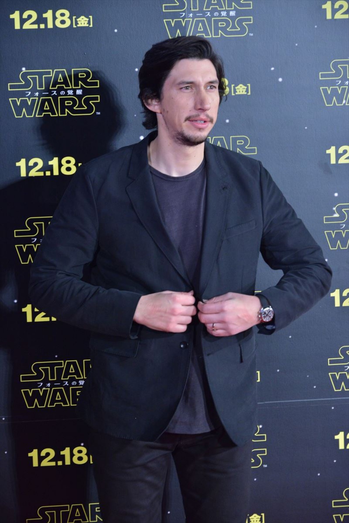 『スター・ウォーズ』ジャパンプレミア開催！ キャスト陣、ライトセーバーでポーズ