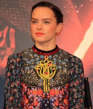 デイジー・リドリー『スター・ウォーズ／フォースの覚醒』来日会見