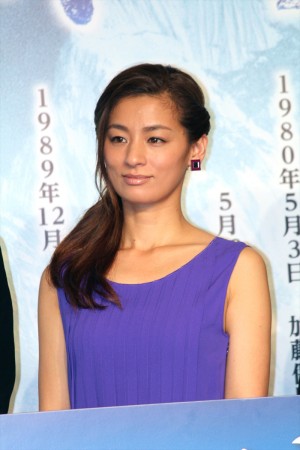 『エヴェレスト 神々の山嶺』完成報告会見に出席した尾野真千子