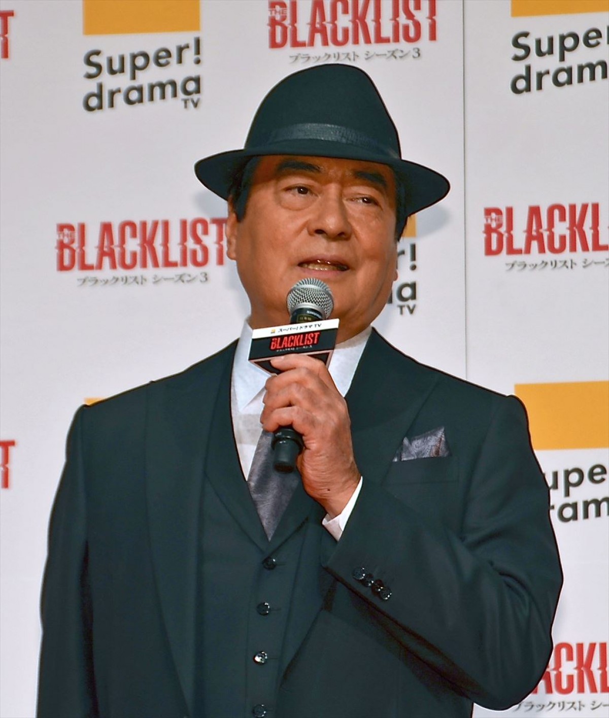 釈由美子、イケメン海ドラ俳優の熱烈ハグに動揺「いいの？」