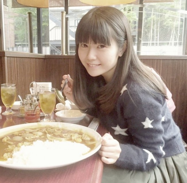 声優・竹達彩奈、大皿カレーに挑戦?