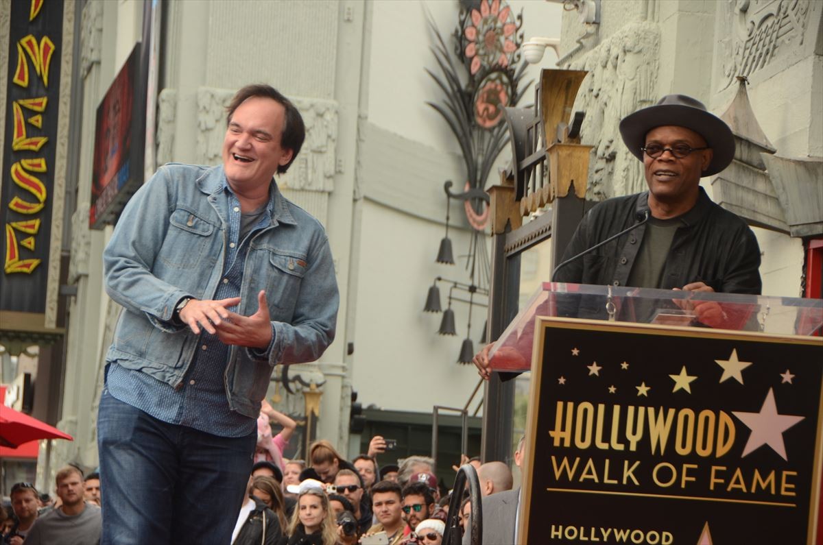 ハリウッド殿堂入りを果たしたタランティーノ監督と、祝福するサミュエル・L・ジャクソン