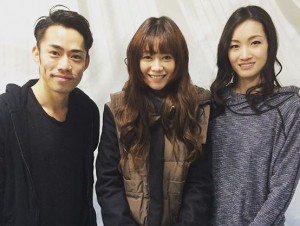 真木よう子が公開した、高橋大輔と荒川静香との3ショット