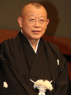 ドラマ『赤めだか』完成披露舞台挨拶に登壇した笑福亭鶴瓶