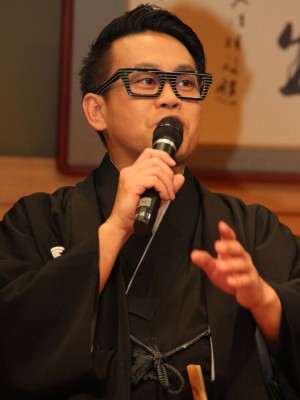 ドラマ『赤めだか』完成披露舞台挨拶に登壇した宮川大輔