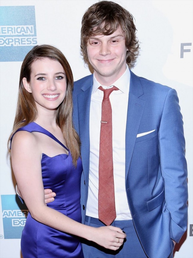 エマ・ロバーツ＆エヴァン・ピーターズ　Emma Roberts　Evan Peters,