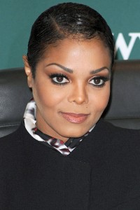 ライブツアーを手術のため延期したジャネット・ジャクソン