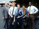 EW誌「過去25年間の歴代テレビ番組ベスト25」1996年：『NYPD BLUE　～ニューヨーク市警15分署』