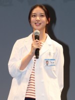 『フラジャイル』完成披露試写会に登壇した武井咲