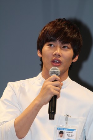 『フラジャイル』完成披露試写会に登壇した野村周平