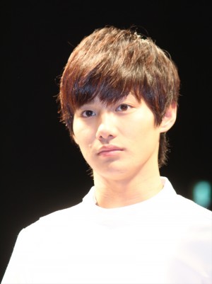 『フラジャイル』完成披露試写会に登壇した野村周平