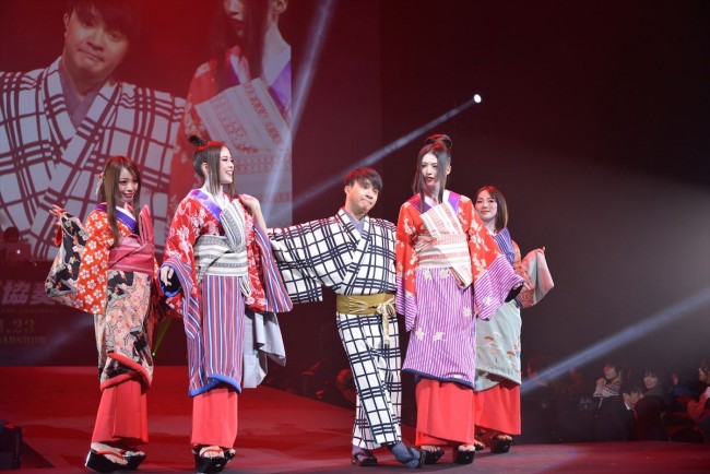 濱田岳、『信長協奏曲』完成披露試写会で開催された“戦国版TGC”に登場　