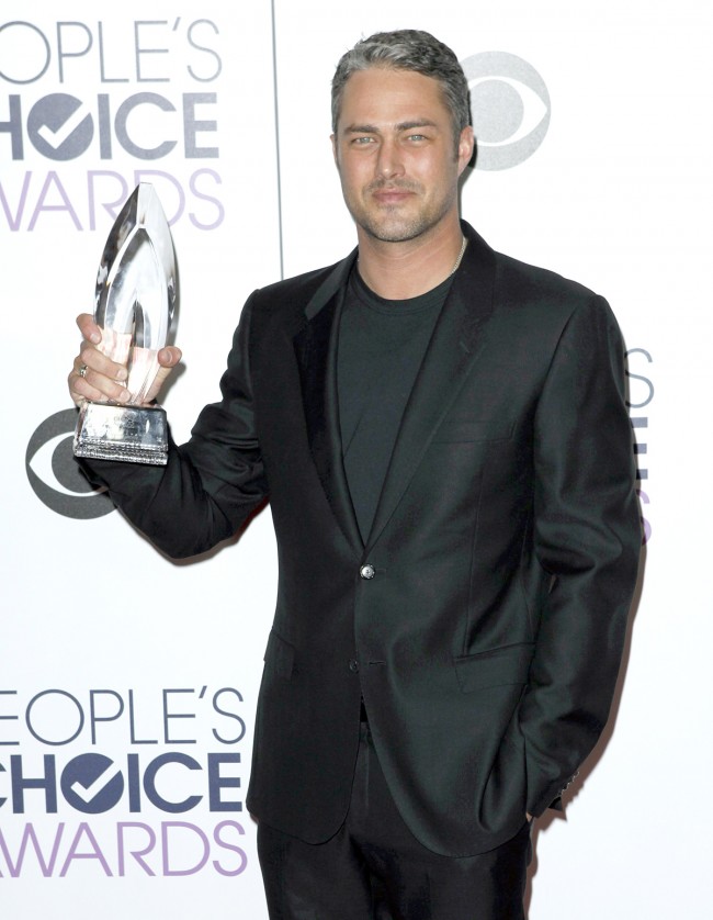 テイラー・キニー、Taylor Kinney「ピープルズ・チョイス・アワード2016」20160106　People’s Choice Awards 2016