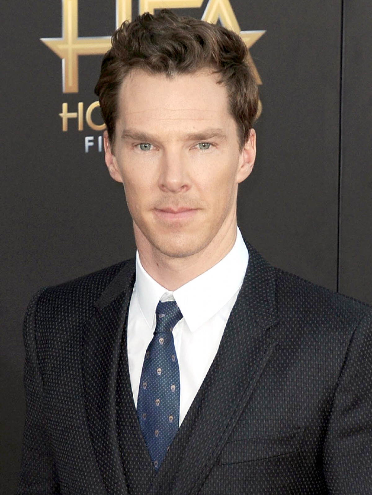 英GQ誌「男性ベストドレッサー」、エディ・レッドメインが2年連続1位に
