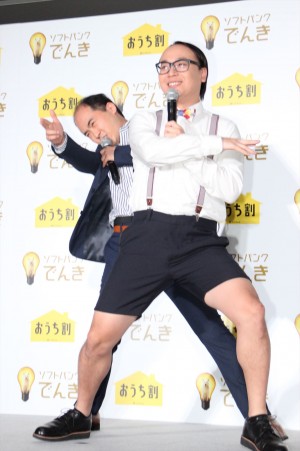 ソフトバンク新サービスに関する記者発表会に登場したトレンディエンジェル