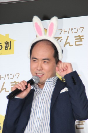 ソフトバンク新サービスに関する記者発表会に登場した斎藤司（トレンディエンジェル）