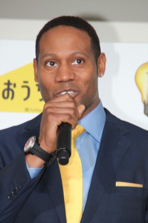 ソフトバンク新サービスに関する記者発表会に登場したダンテ・カーヴァー