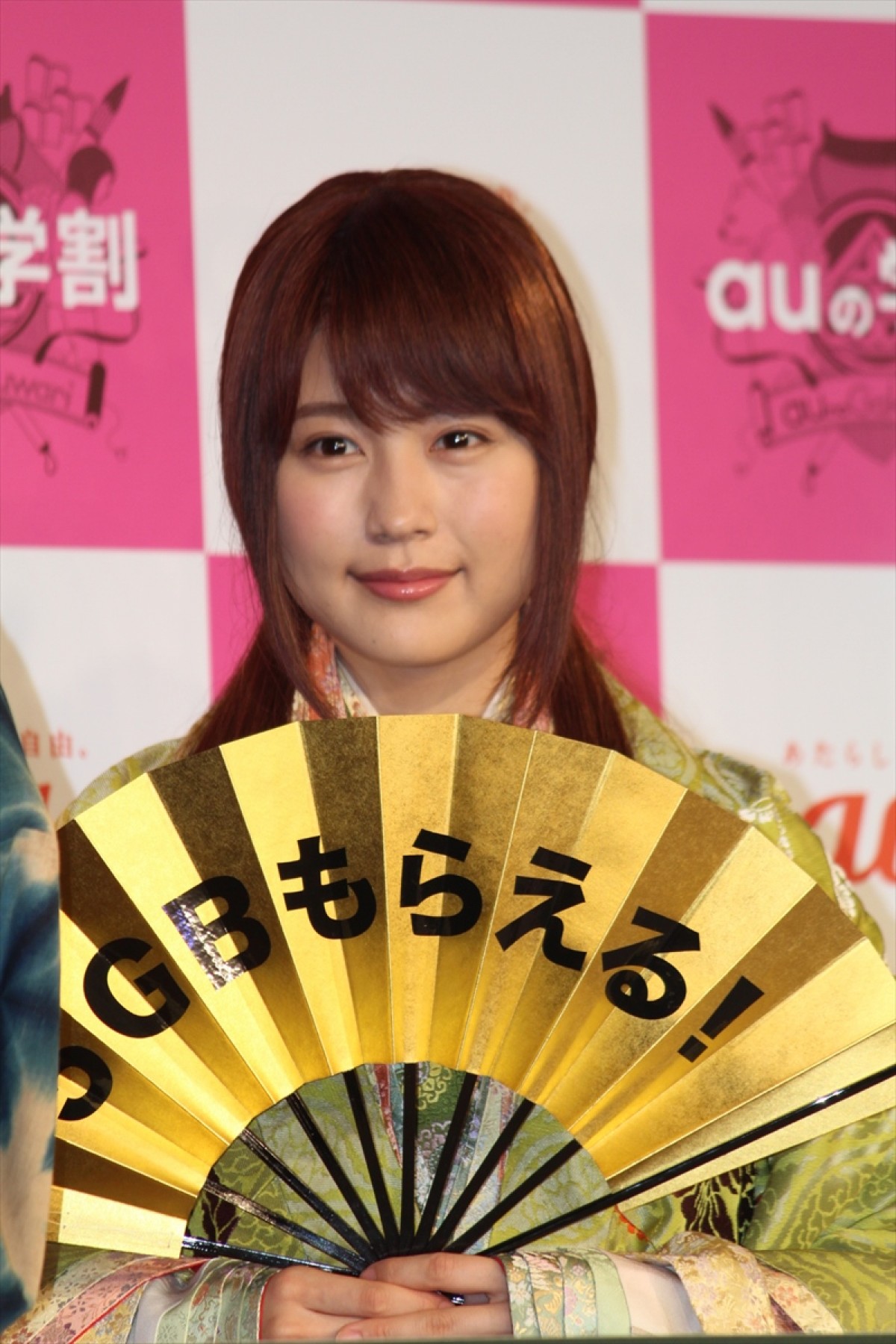 菜々緒、セクシー乙姫で“ドッカーン”ポーズ　桐谷健太を魅了