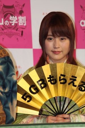 「au発表会2016 Spring」に登場した有村架純