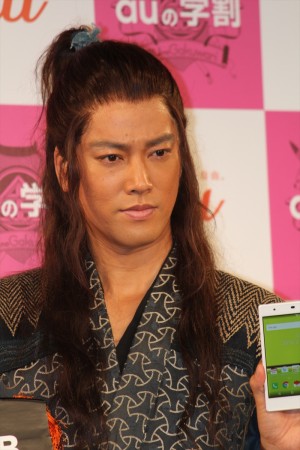 「au発表会2016 Spring」に登場した桐谷健太