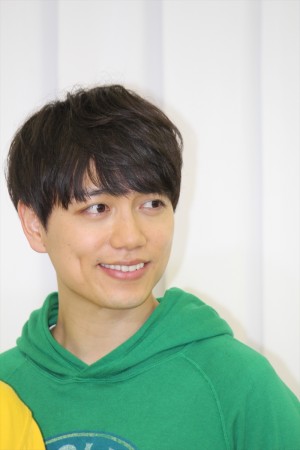 『悪党たちは千里を走る』記者発表会に登壇した山崎育三郎