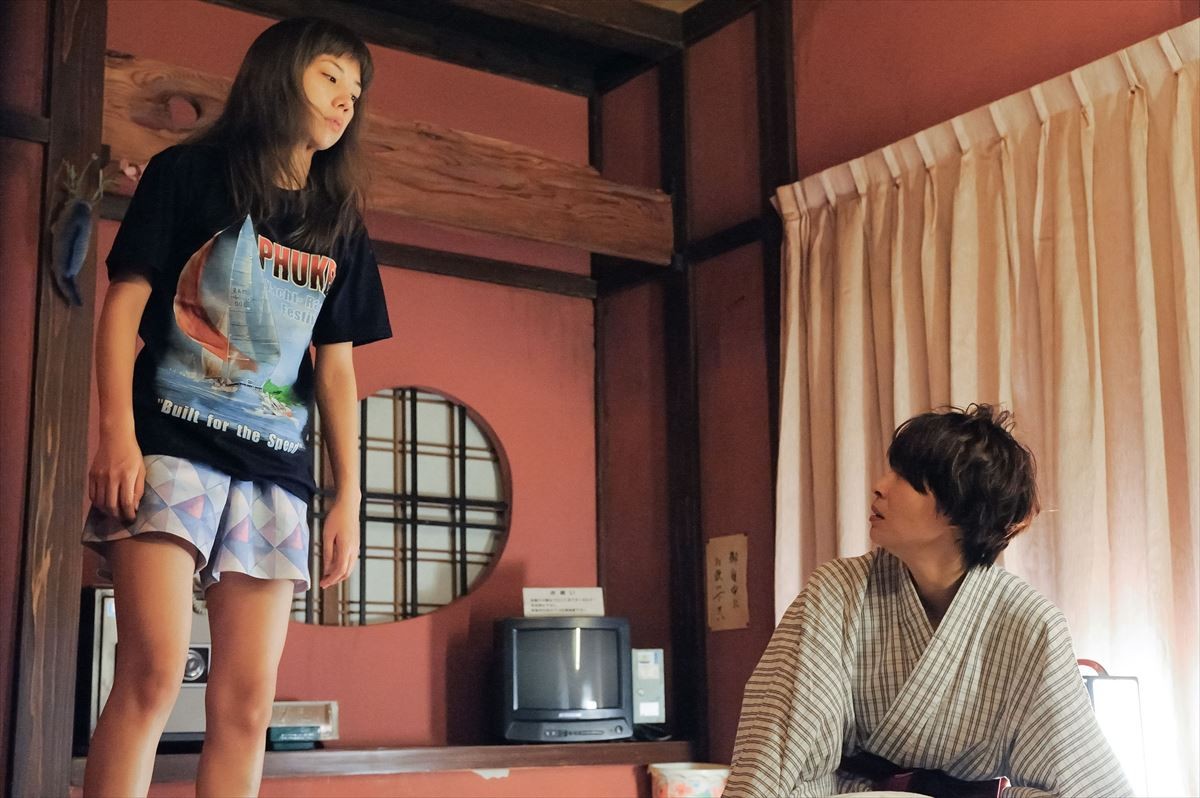 水野美紀、仲里依紗と “取っ組み合い” も　激しい共演にストレス発散