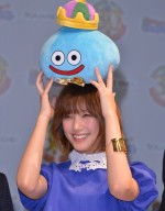 本田翼「メタルスライムがあらわれた！」　『ドラクエ』モンスターと2ショット